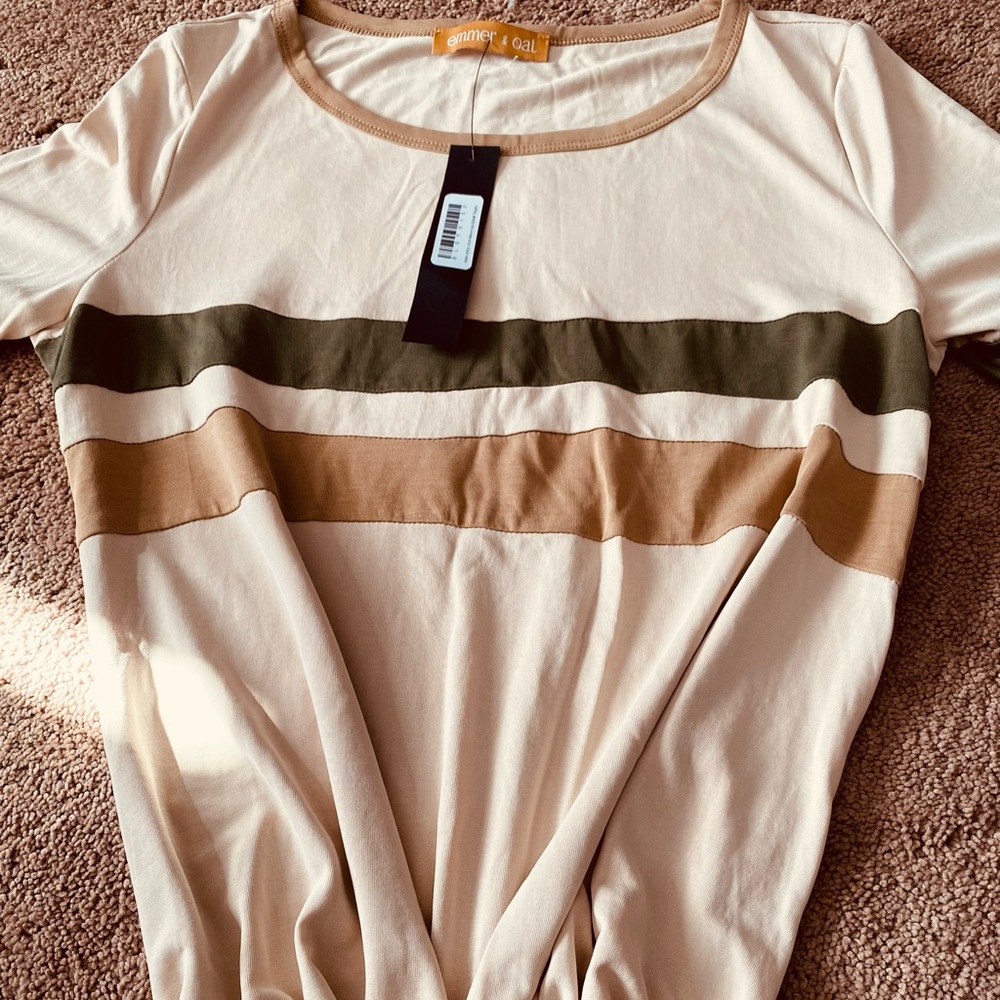 NWT - Emmer & Oat Women’s Size Small Short-sleeve T-Shirt
